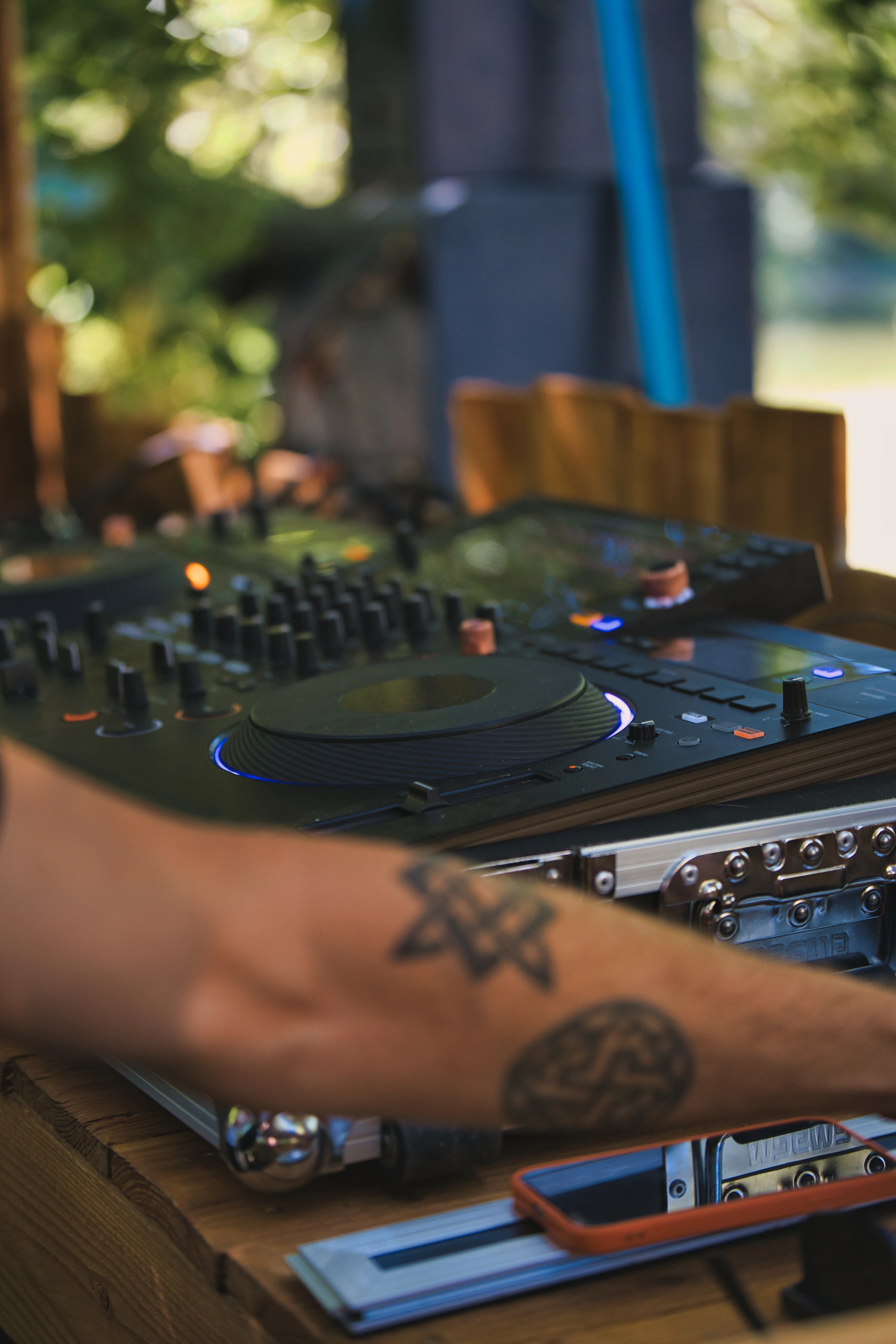 DJ aux platines