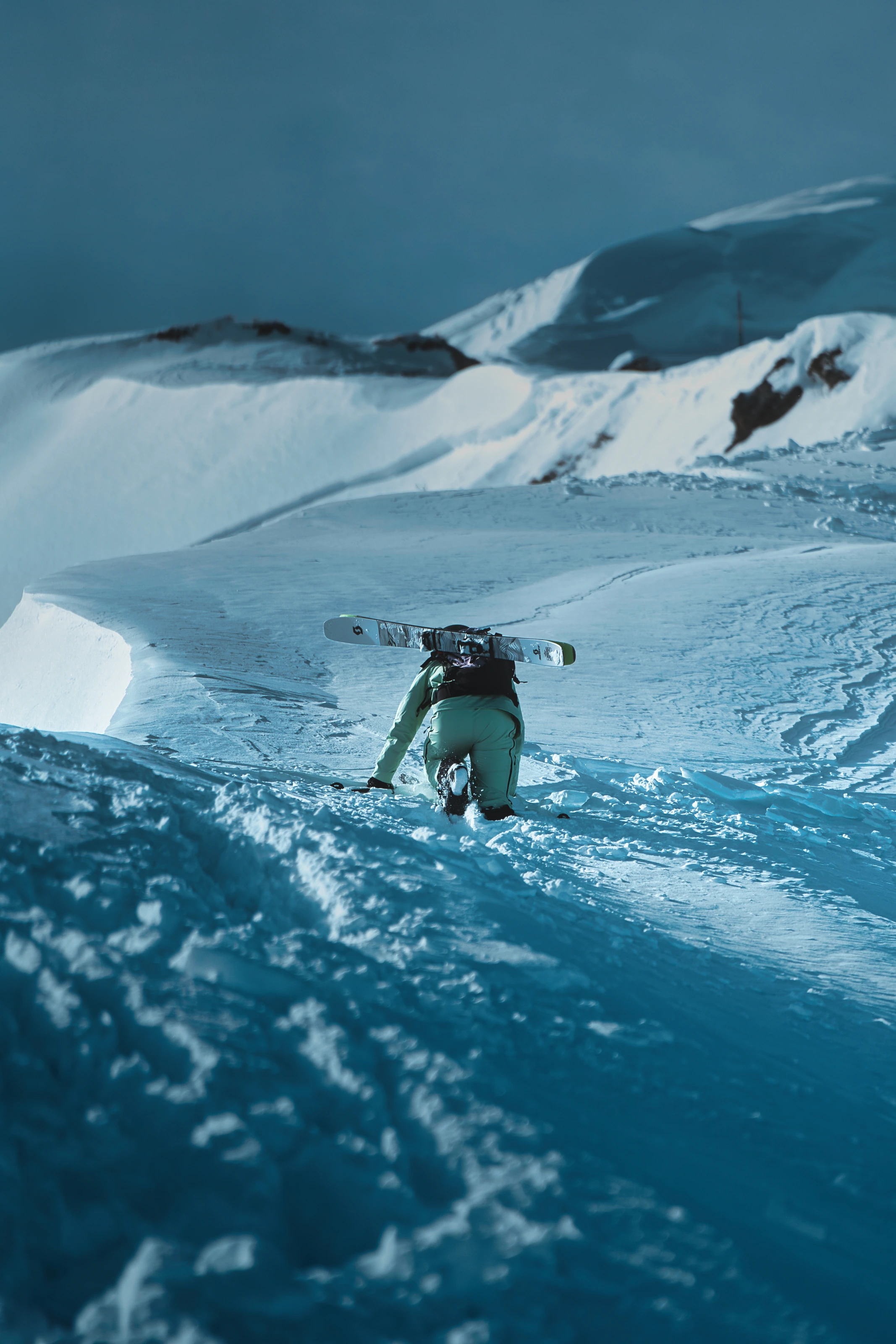 Freeride dans la neige profonde