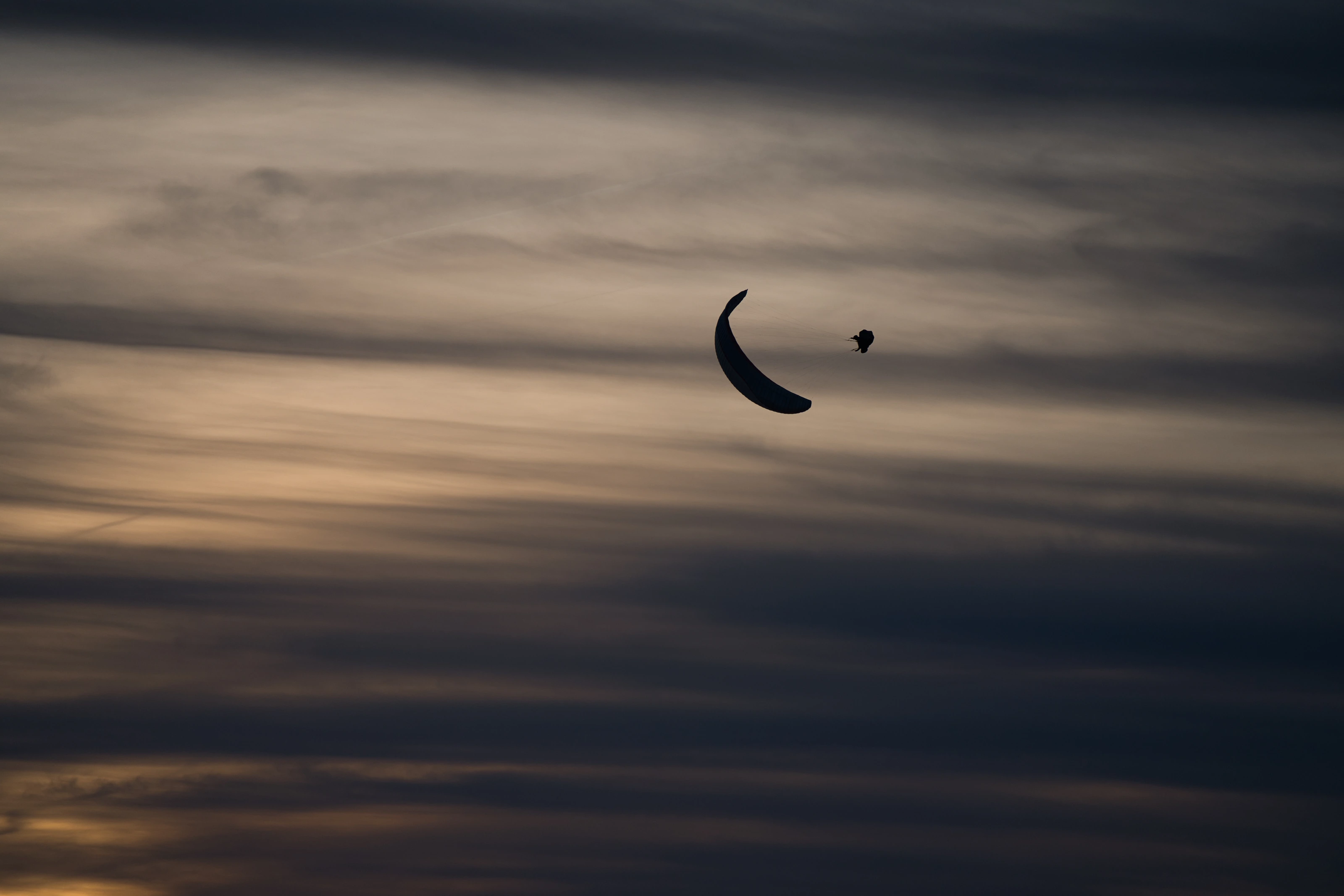 Voile au coucher du soleil
